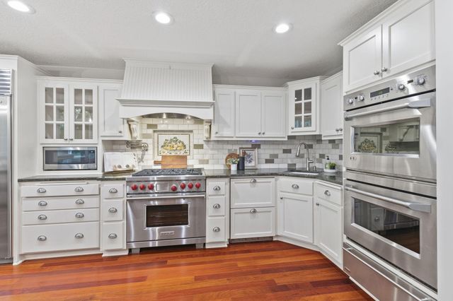 8100 Oakmere Road, Bloomington, MN 55438