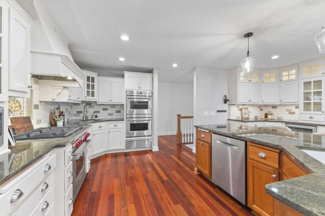 8100 Oakmere Road, Bloomington, MN 55438