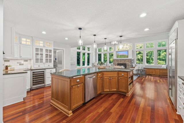 8100 Oakmere Road, Bloomington, MN 55438