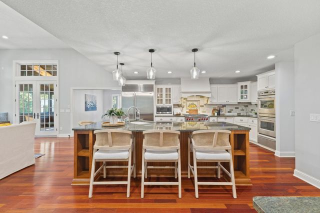 8100 Oakmere Road, Bloomington, MN 55438