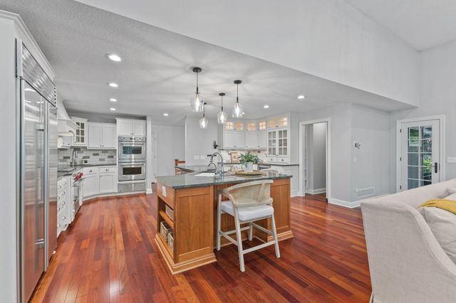 8100 Oakmere Road, Bloomington, MN 55438