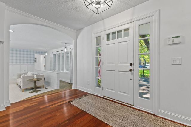 8100 Oakmere Road, Bloomington, MN 55438