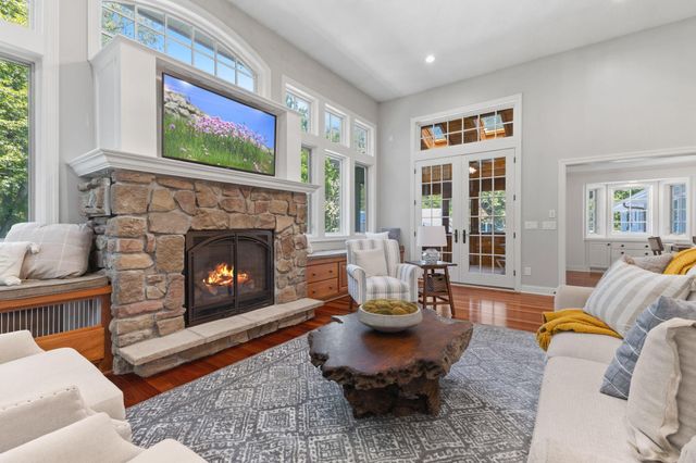 8100 Oakmere Road, Bloomington, MN 55438