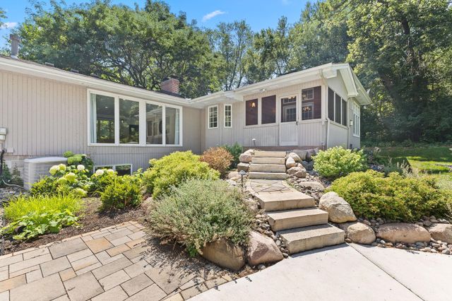 8100 Oakmere Road, Bloomington, MN 55438