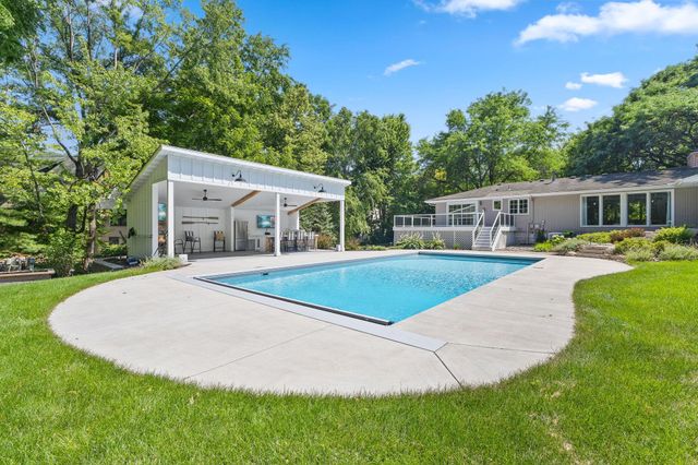 8100 Oakmere Road, Bloomington, MN 55438