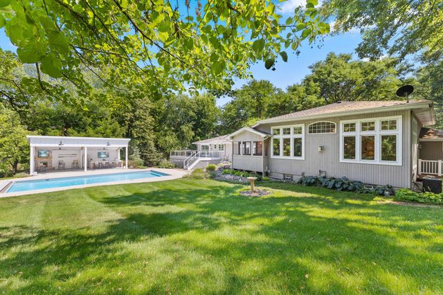 8100 Oakmere Road, Bloomington, MN 55438