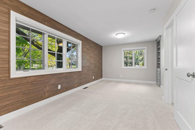 8100 Oakmere Road, Bloomington, MN 55438