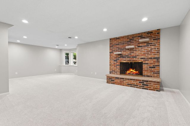 8100 Oakmere Road, Bloomington, MN 55438