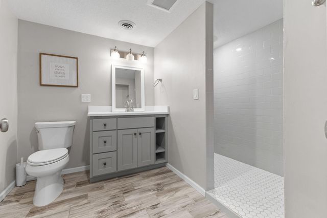 8100 Oakmere Road, Bloomington, MN 55438