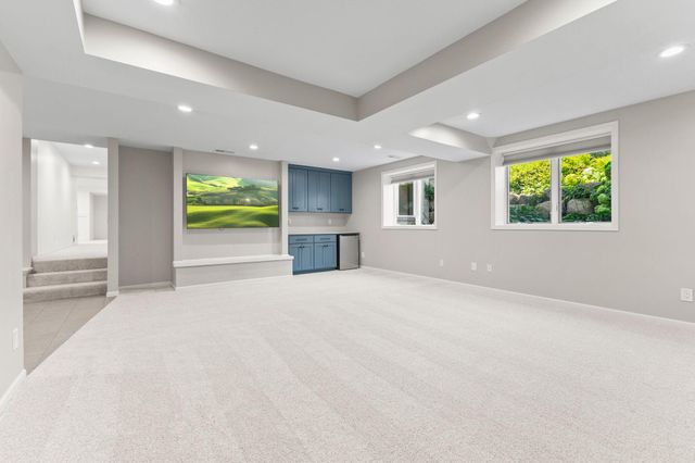 8100 Oakmere Road, Bloomington, MN 55438