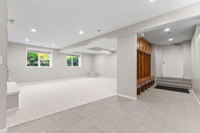 8100 Oakmere Road, Bloomington, MN 55438