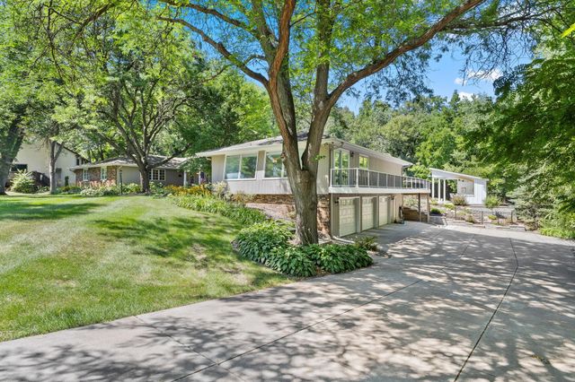 8100 Oakmere Road, Bloomington, MN 55438