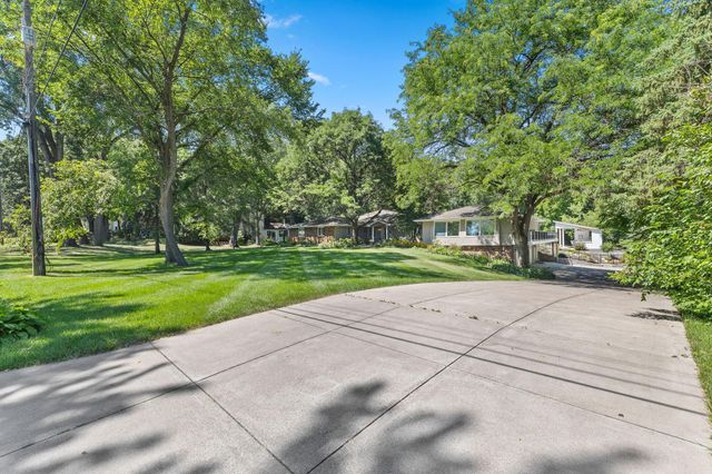 8100 Oakmere Road, Bloomington, MN 55438