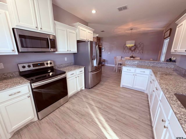 611 Dela Cruz Dr, Winnsboro, TX 75494