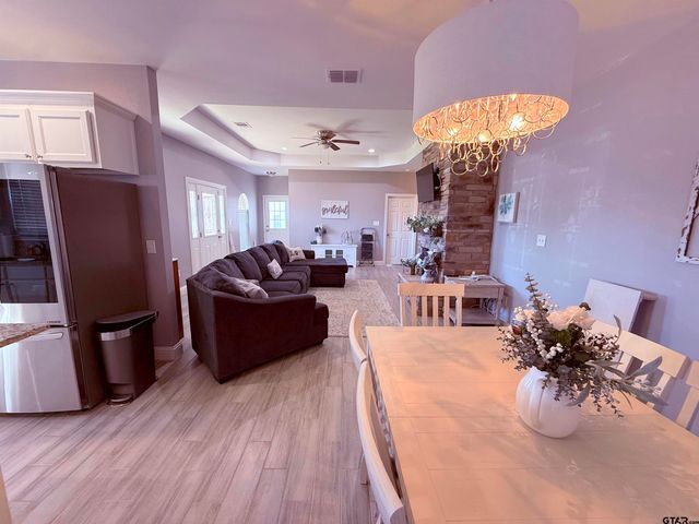 611 Dela Cruz Dr, Winnsboro, TX 75494