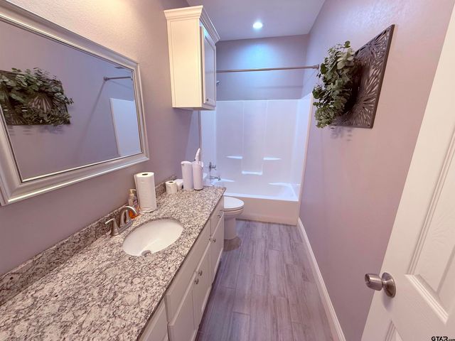 611 Dela Cruz Dr, Winnsboro, TX 75494