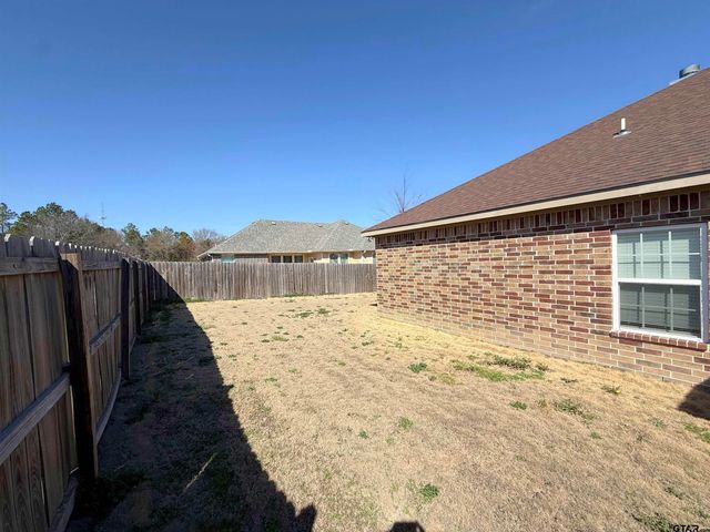 611 Dela Cruz Dr, Winnsboro, TX 75494