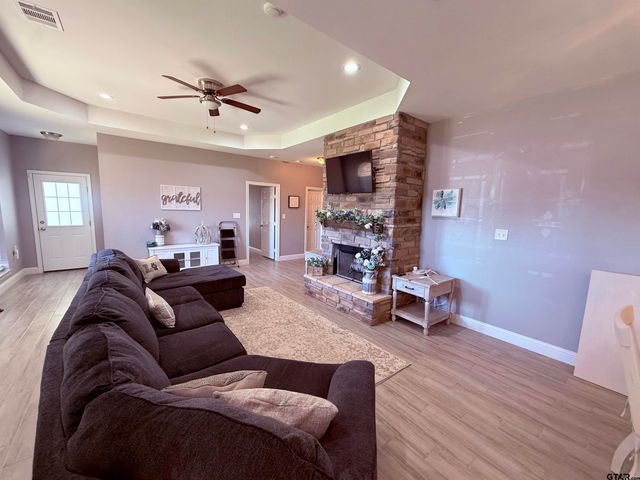 611 Dela Cruz Dr, Winnsboro, TX 75494