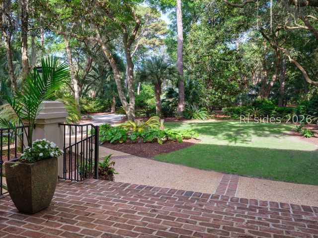 12 Brams Point Rd, Hilton Head Island, SC 29926
