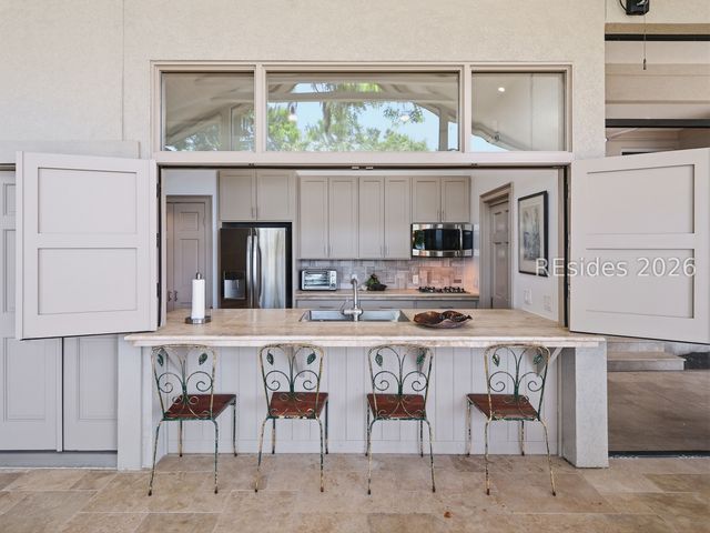 12 Brams Point Rd, Hilton Head Island, SC 29926
