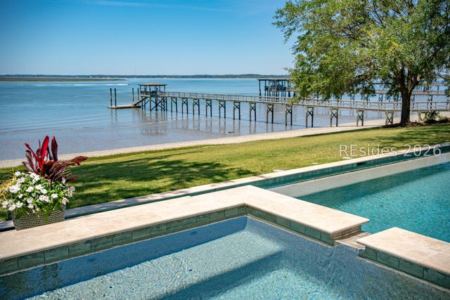 12 Brams Point Rd, Hilton Head Island, SC 29926