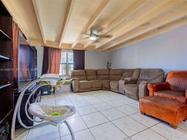 1331 N 69th Ave, Hollywood, FL 33024