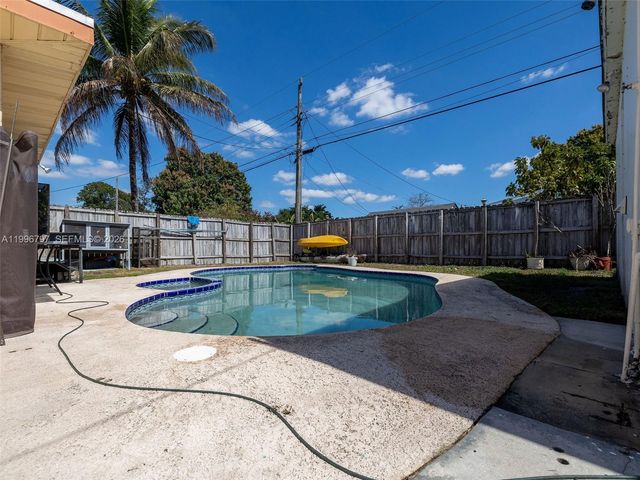 1331 N 69th Ave, Hollywood, FL 33024