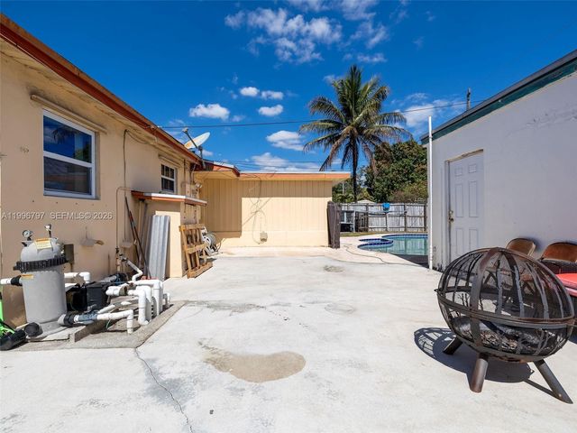 1331 N 69th Ave, Hollywood, FL 33024