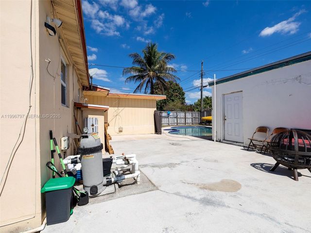 1331 N 69th Ave, Hollywood, FL 33024