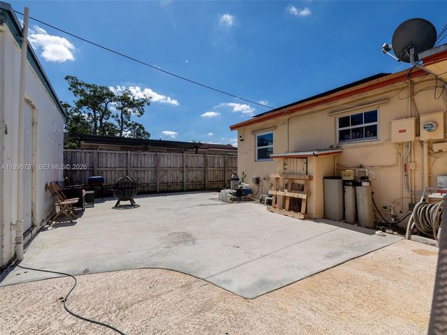 1331 N 69th Ave, Hollywood, FL 33024