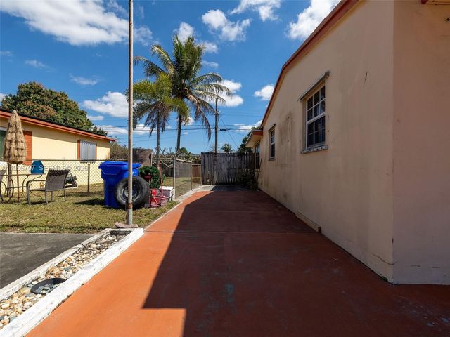 1331 N 69th Ave, Hollywood, FL 33024