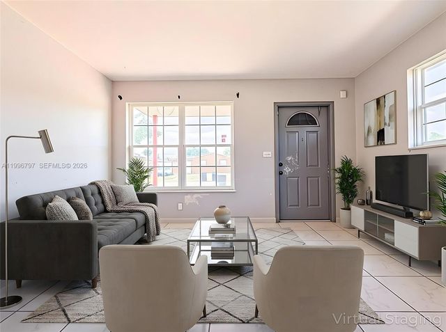 1331 N 69th Ave, Hollywood, FL 33024