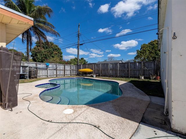 1331 N 69th Ave, Hollywood, FL 33024