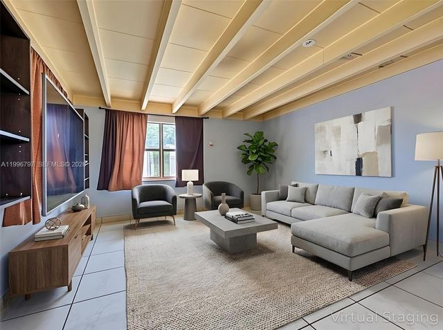 1331 N 69th Ave, Hollywood, FL 33024