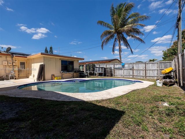 1331 N 69th Ave, Hollywood, FL 33024