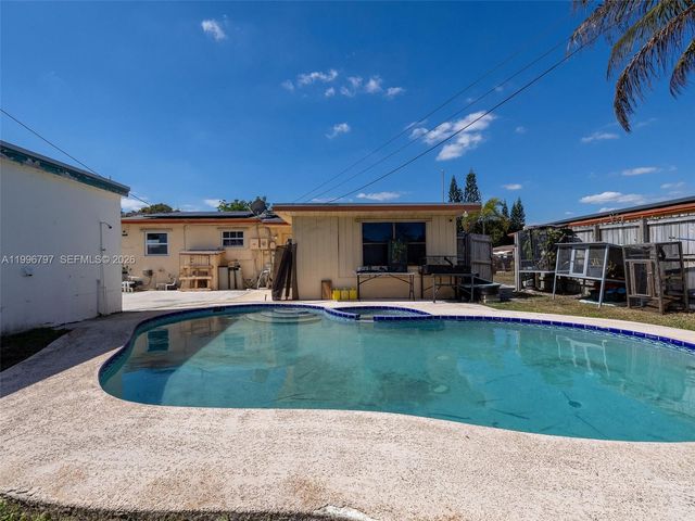 1331 N 69th Ave, Hollywood, FL 33024