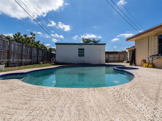 1331 N 69th Ave, Hollywood, FL 33024