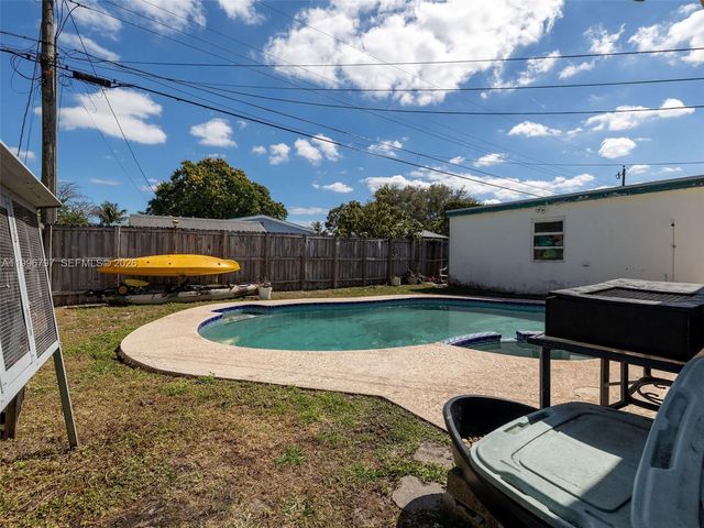 1331 N 69th Ave, Hollywood, FL 33024