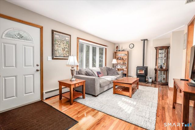 46 Jeanette Road, Danbury, CT 06811