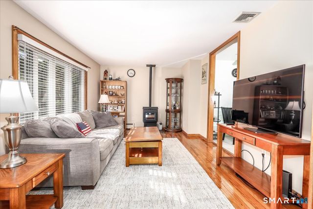 46 Jeanette Road, Danbury, CT 06811