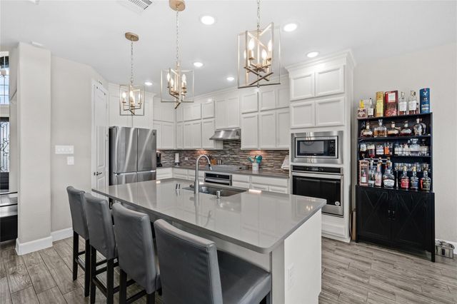 13814 Evert Court, Mont Belvieu, TX 77523