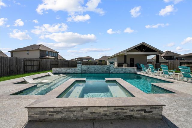 13814 Evert Court, Mont Belvieu, TX 77523