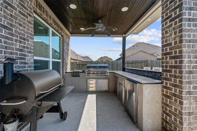 13814 Evert Court, Mont Belvieu, TX 77523