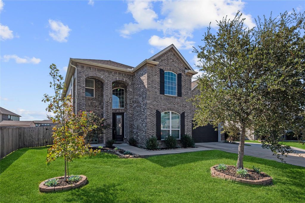 13814 Evert Court, Mont Belvieu, TX 77523