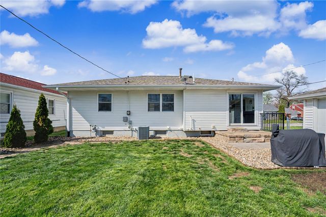1101 Staub Court NE, Cedar Rapids, IA 52402