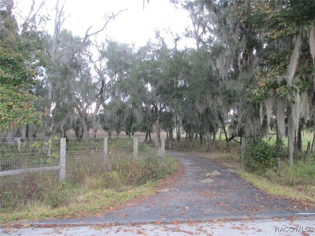 9851 E Thomas Road, Floral City, FL 34436