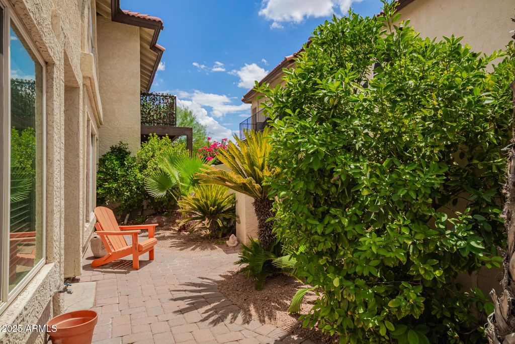 Image 12 of property listing at 8817 S 51ST Street 1, Phoenix, AZ 85044