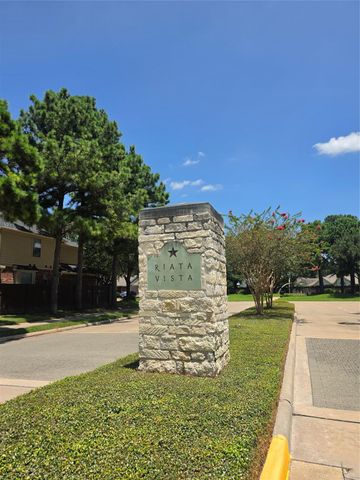 11406 Desert Springs Circle, Houston, TX 77095