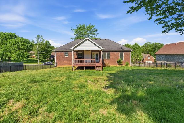 2010 Rebekah Dr, Greenbrier, TN 37073