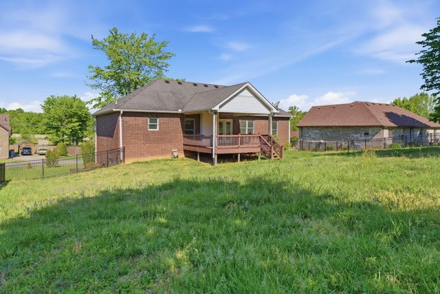 2010 Rebekah Dr, Greenbrier, TN 37073